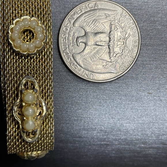 Antique Mesh Bracelet Seed Pearls In A Gold Tone Size 7 mesh is 1/2” Beautiful. - Picture 11 of 12